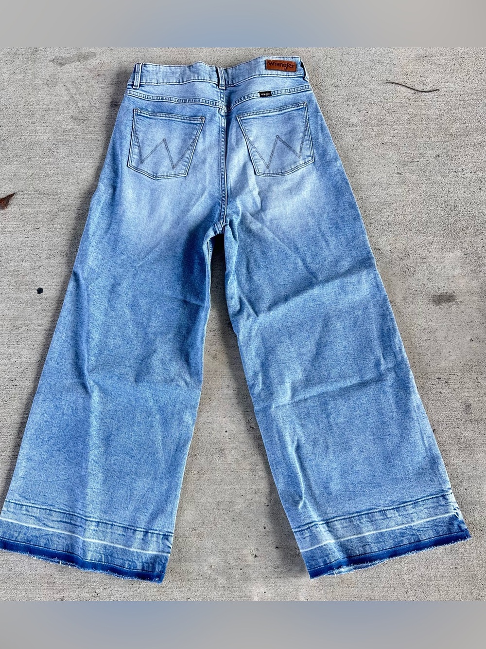 New With Tags Wrangler High Rise Wide Leg Jeans Size 12/31
